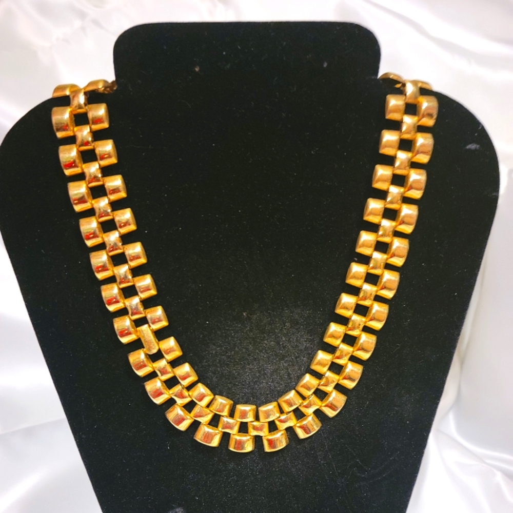 Avon linked goldeneye chain.